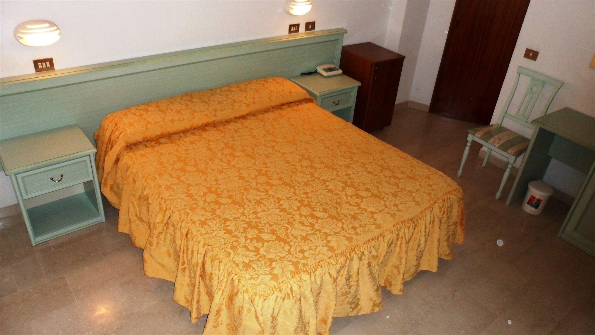 Hotel Reali Chianciano Terme Bagian luar foto