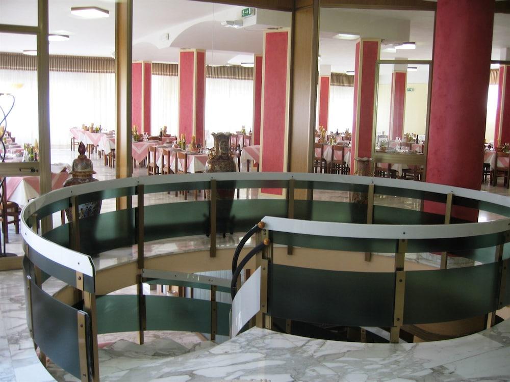 Hotel Reali Chianciano Terme Bagian luar foto